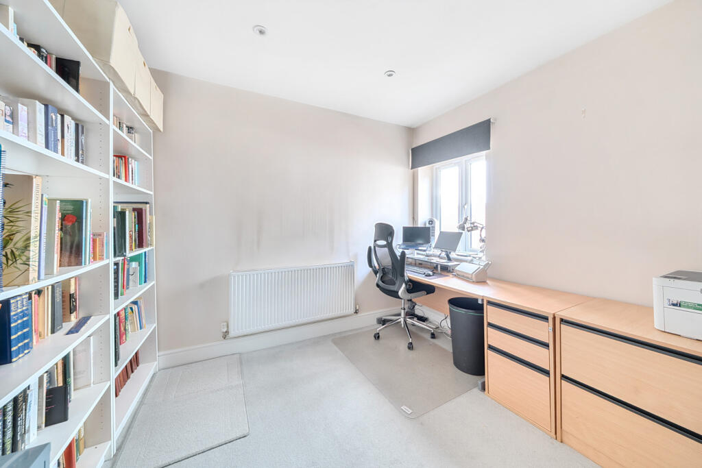 1315775-5-685e469...