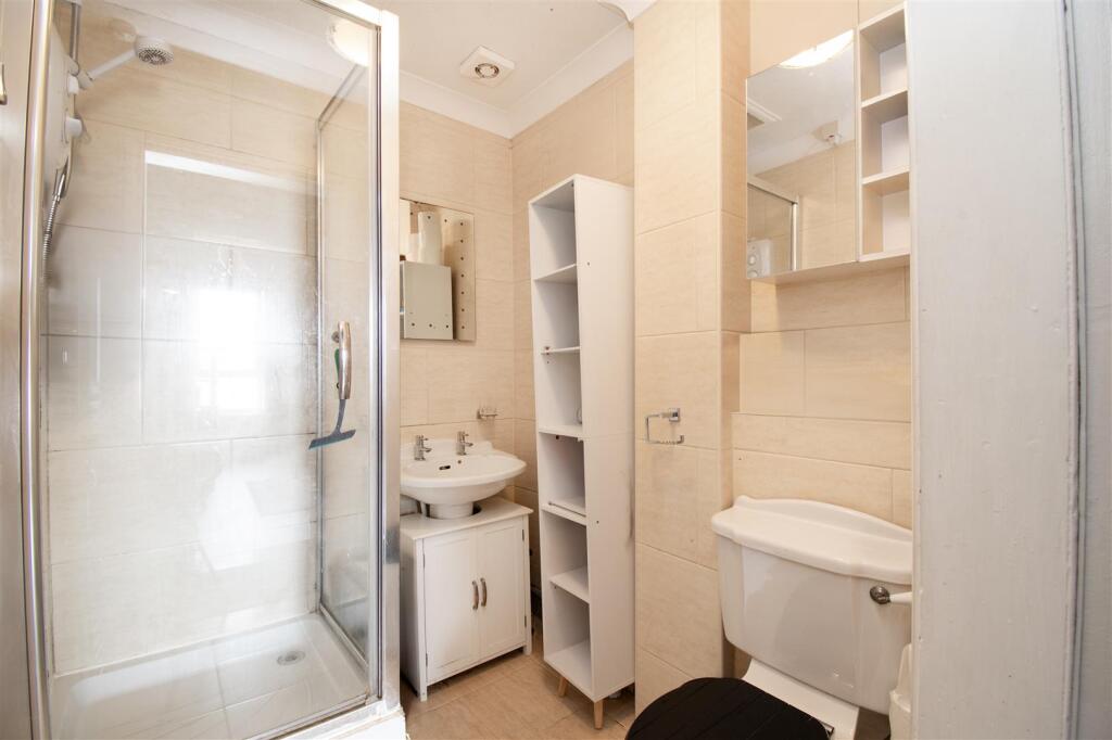 shower. room.jpg