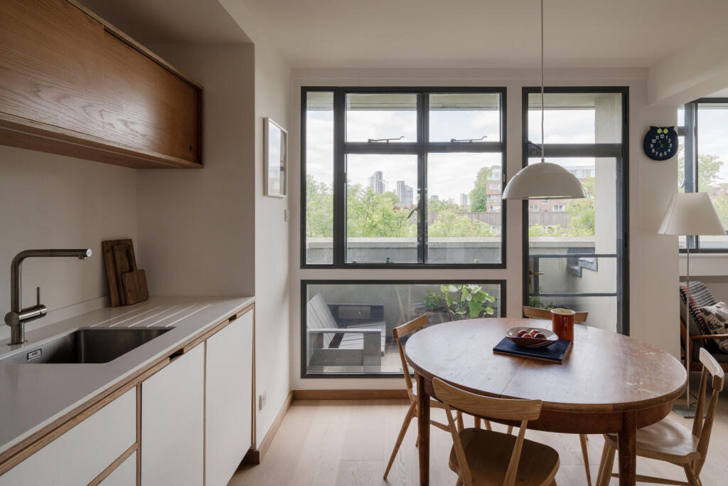 283591 - Keeling House, London E2 - high res - ...