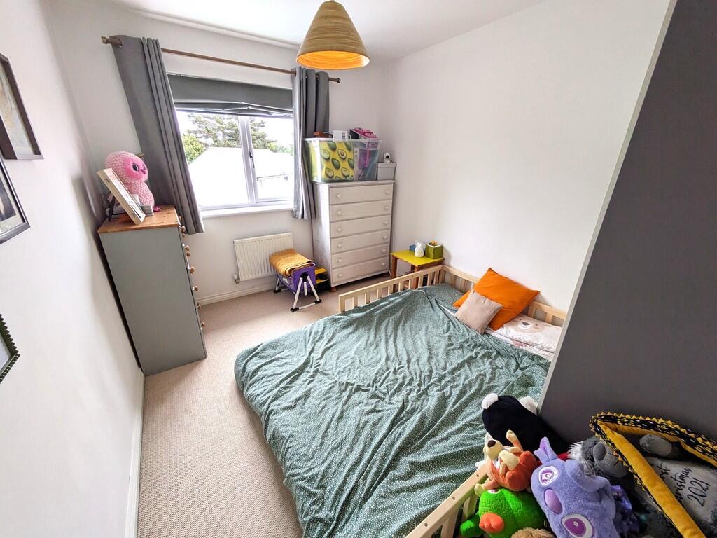 BEDROOM 2