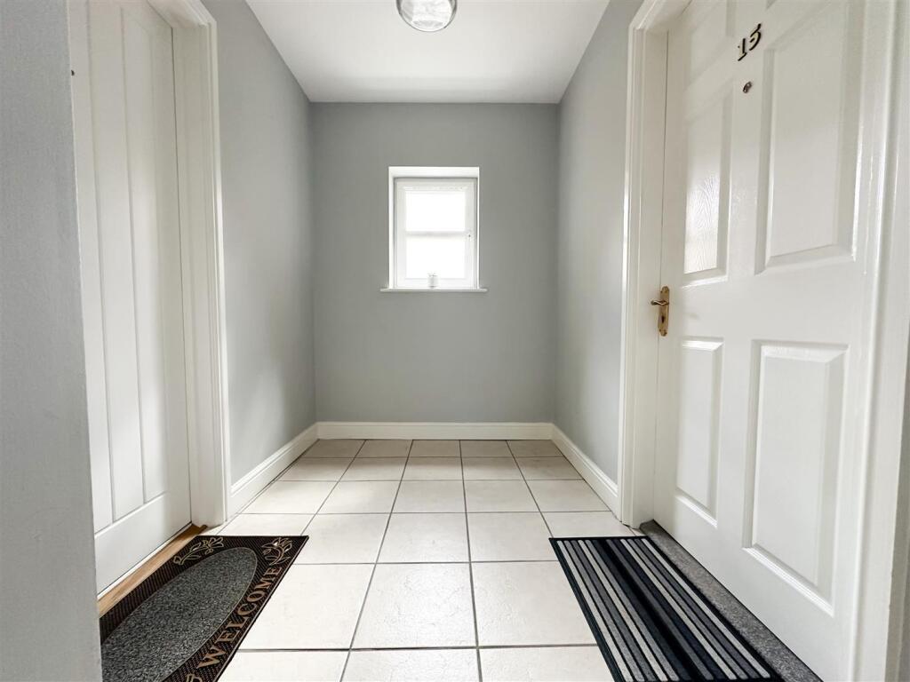 COMMUNAL INNER HALLWAY
