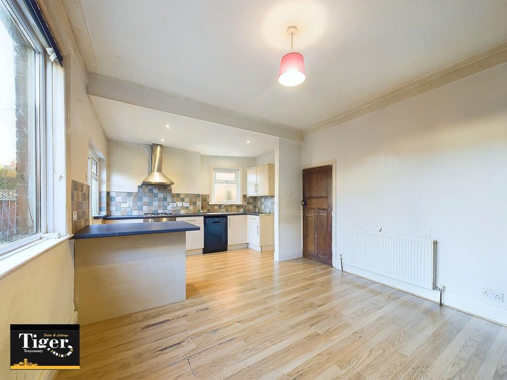 CAM02176G0-PR0472...