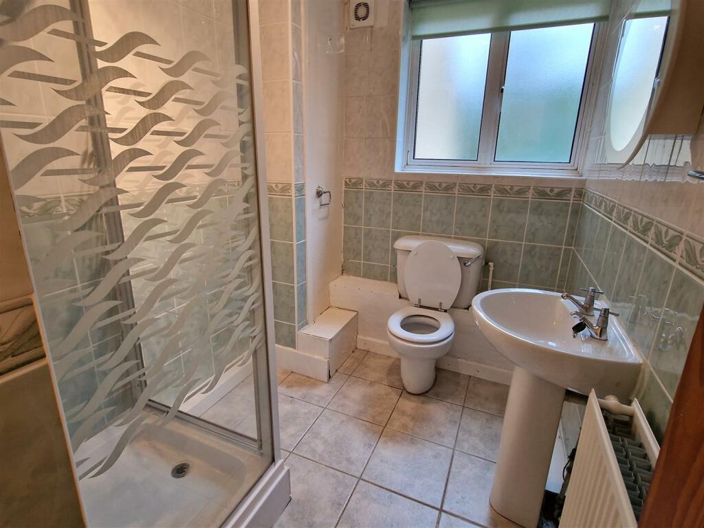 Bathroom1.jpg