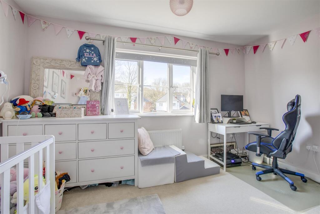1 Greenwich Drive, HP11 1GT-5.jpg