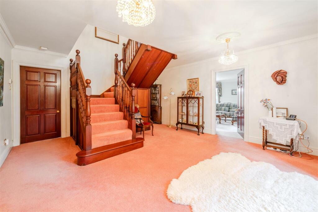 Foyer-2.jpg