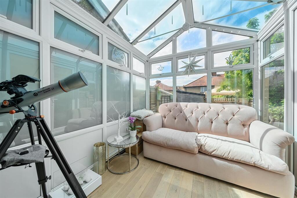 Cassiobridge Road - Conservatory.jpg