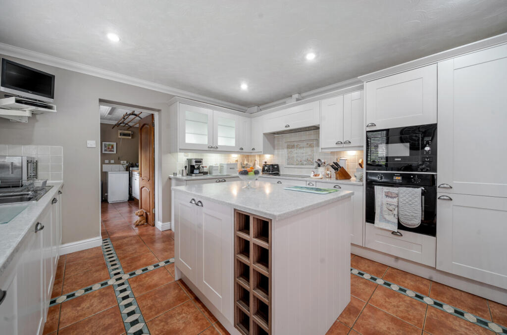 22-682335ef8be56-...