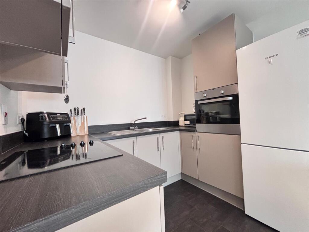 kitchen2.jpg