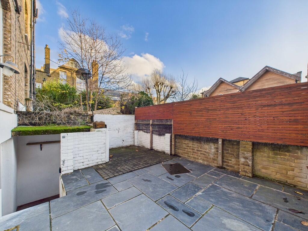 CAM03741G0-PR0136...