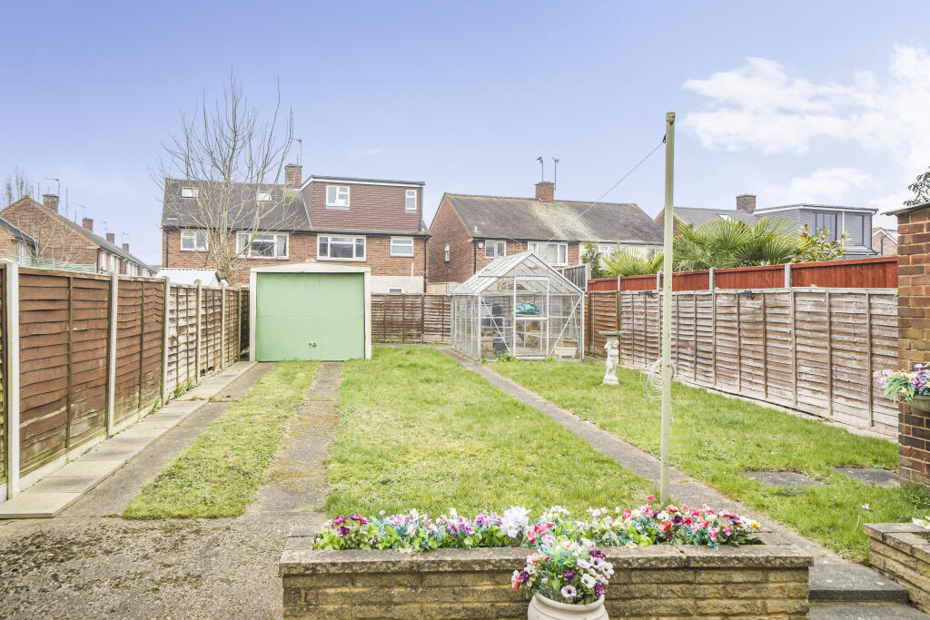 40 Bear Road, Hanworth Village, Feltham, TW13 6RA