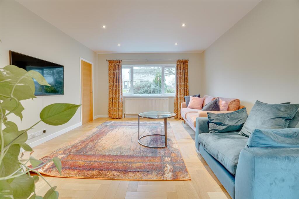 16 Trinity Dr-16 Trinity Dr, Newmarket--13.jpg