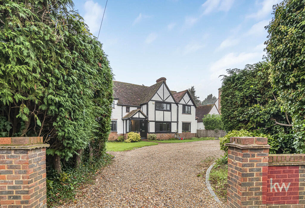 Entrance &amp; Driveway