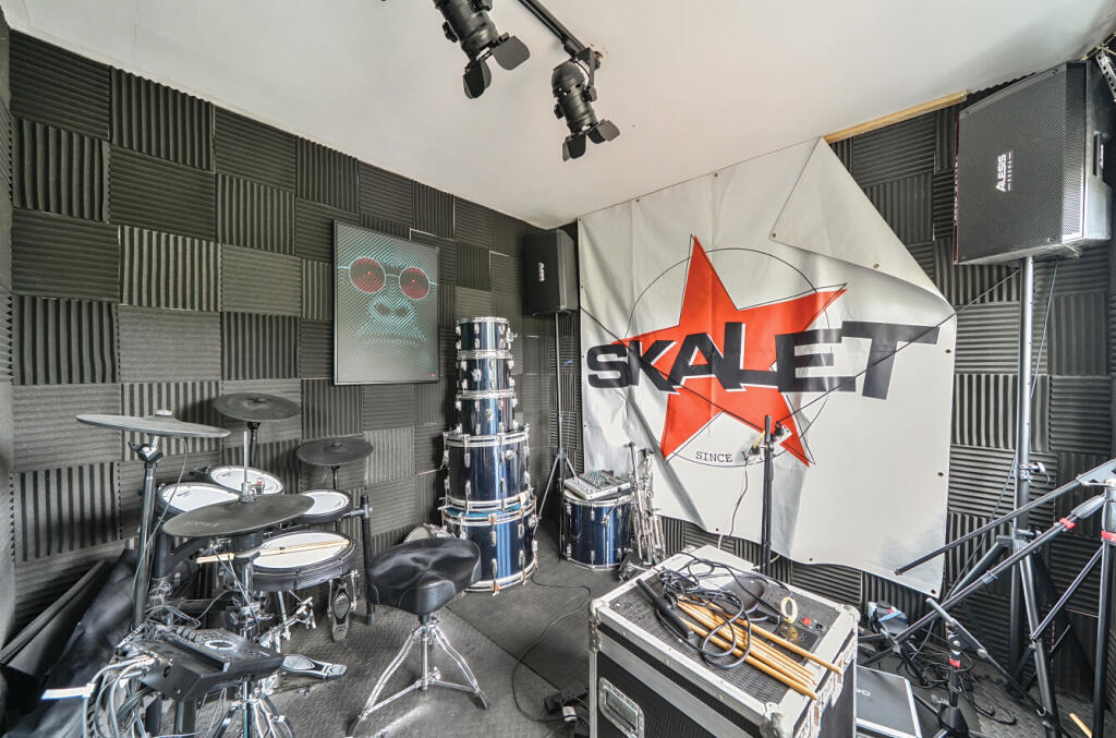 1326956-21-687639...