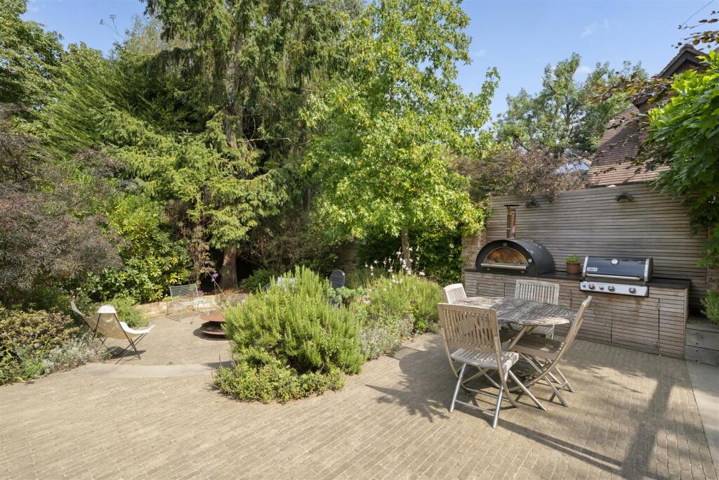 Brackley KT10-012.jpg