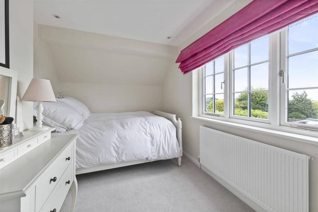 The-Stables-9-Guildown-Avenue-Guildford-GU2-4HA-70