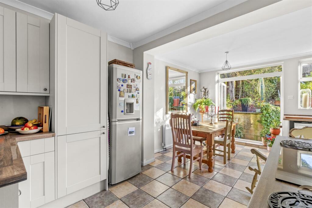 36 Coningsby Rd, HP13 5NY-8.jpg