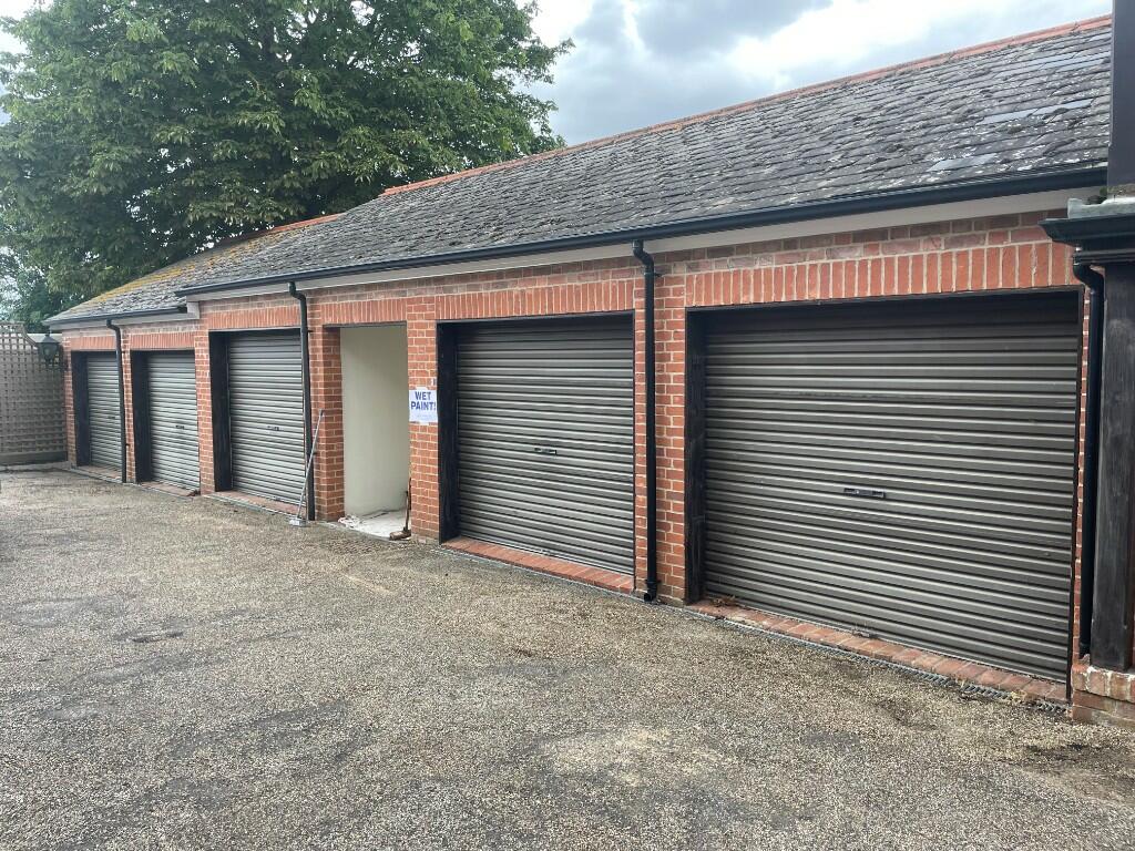 Garage in Block
