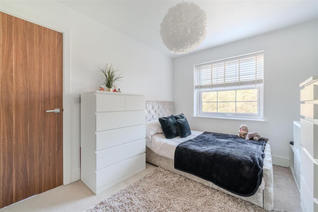 Bedroom 3-2.jpg