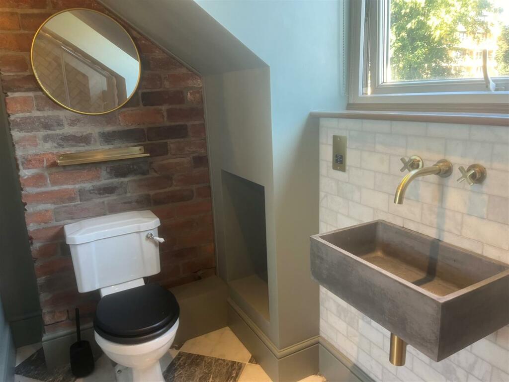 Ensuite 2.jpg