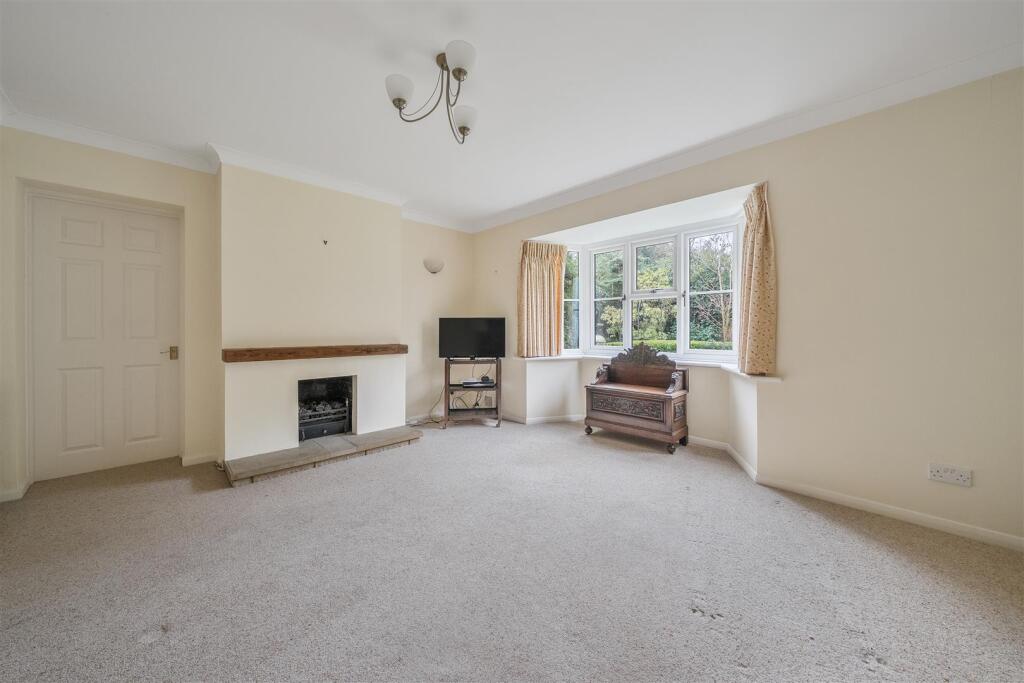 Living Room 1.jpg