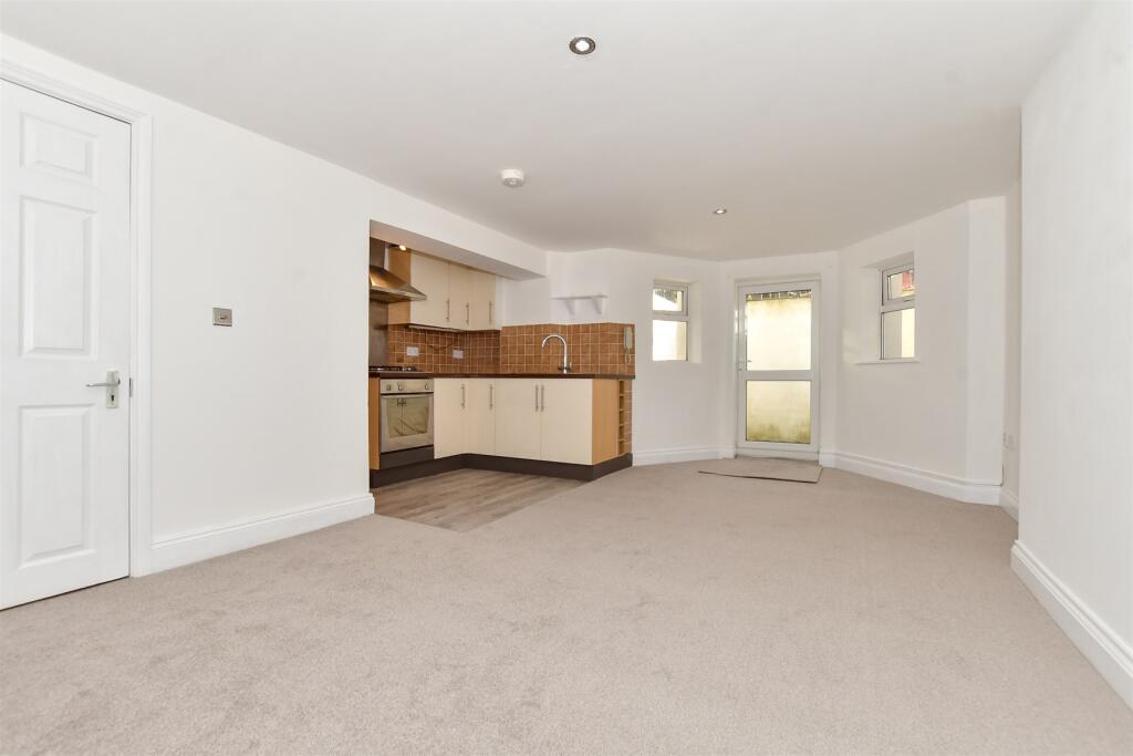 Lounge/ Kitchen