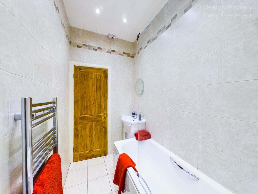 TR106 - BATHROOM (2)