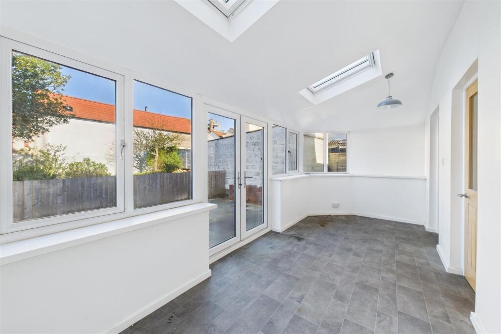 17 Pembroke Avenue, Shirehampton, Bristol BS11 9SJ