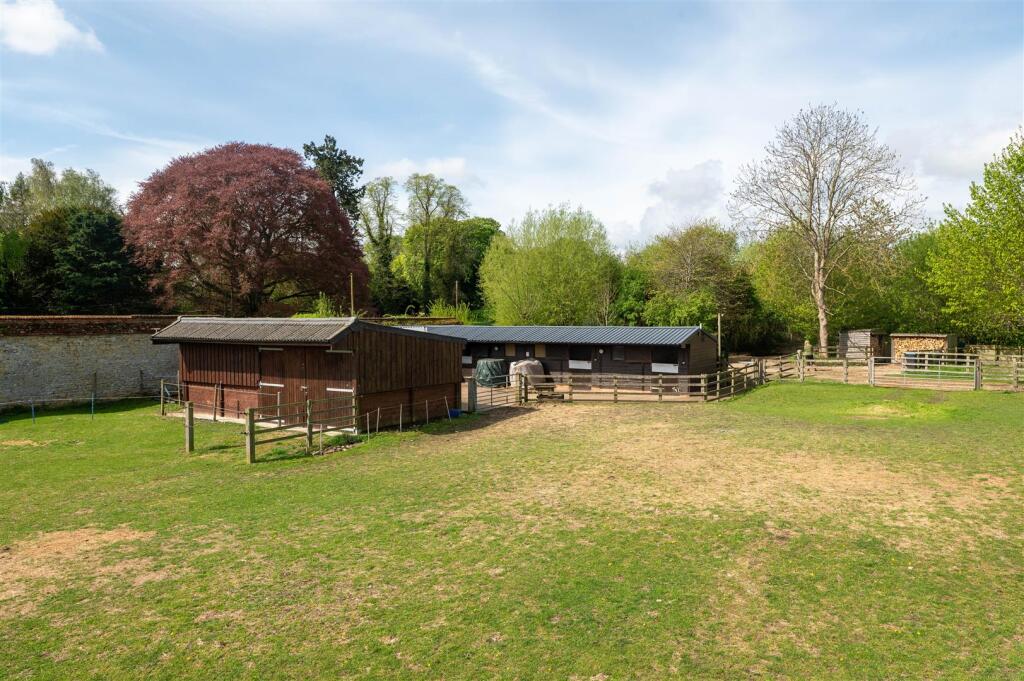 Stable Block &amp; Tractor Shed