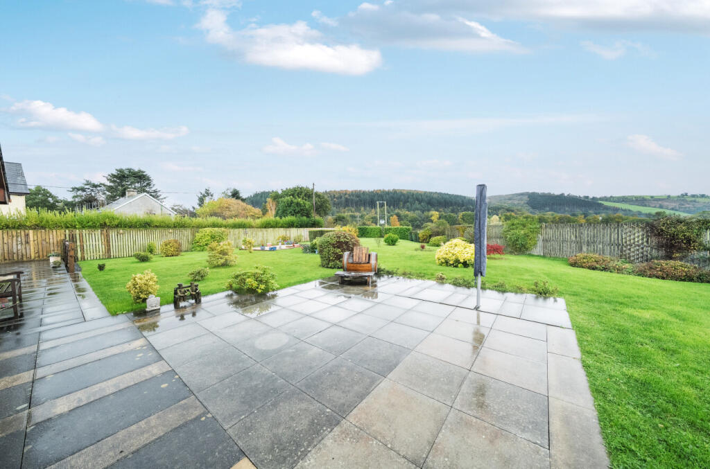 1369791-4-68fa101...