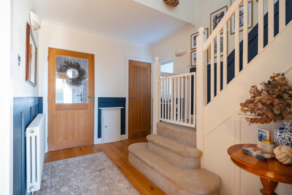 5 Axholme Close-69.jpg