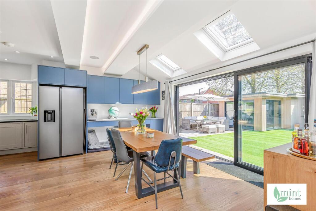 437__Woodham_Lane__Addlestone__Surrey__KT15_3QG28.