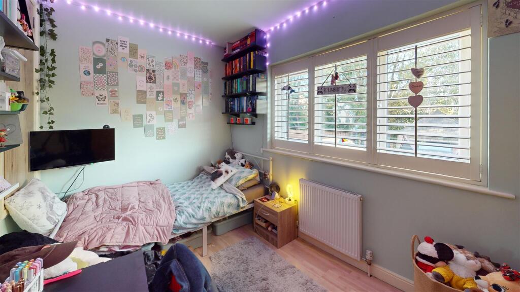 The-Close-Bedroom 2.jpg