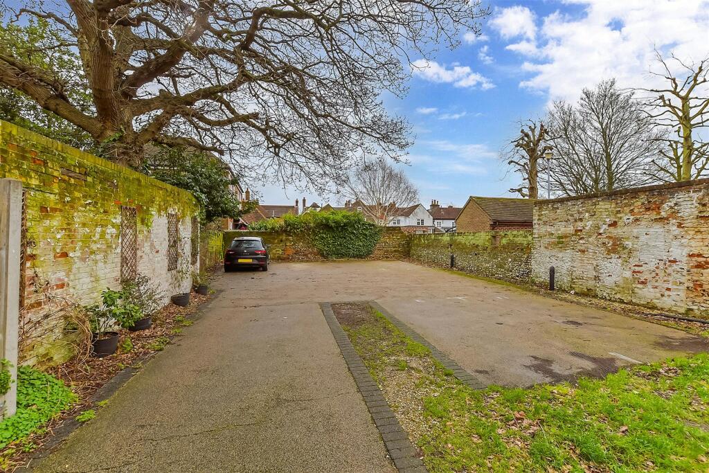 Driveway/Parking