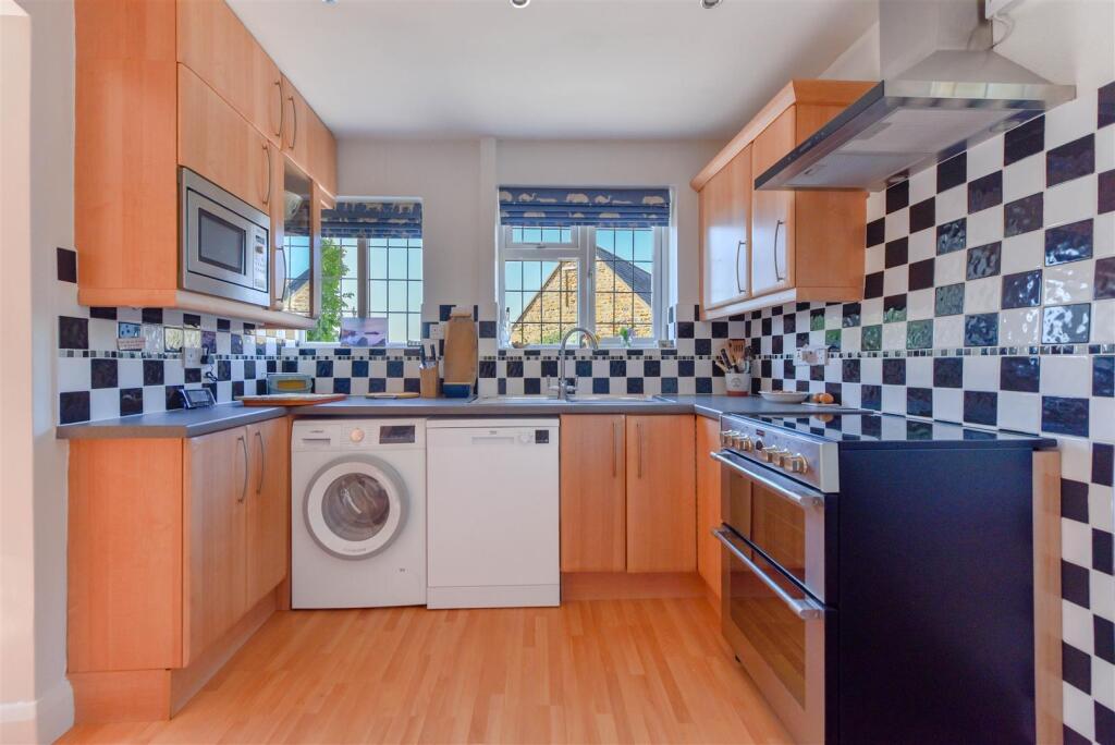 KITCHEN/BREAKFAST ROOM