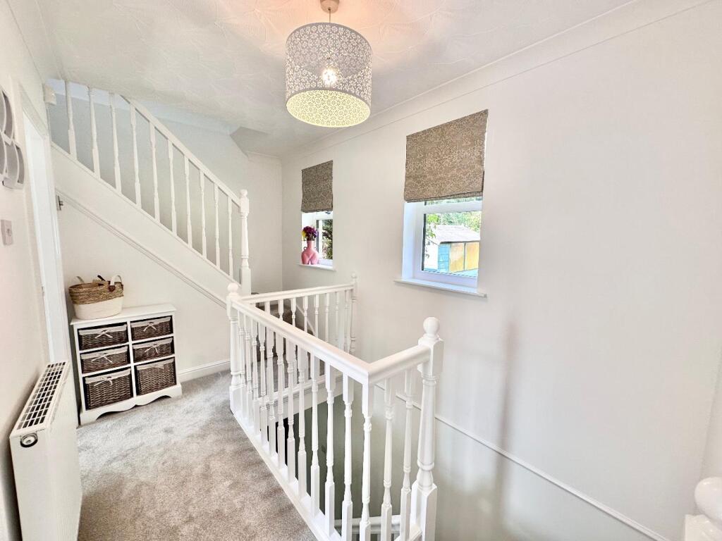 STAIRCASE TO THE FIRST FLOOR LANDING