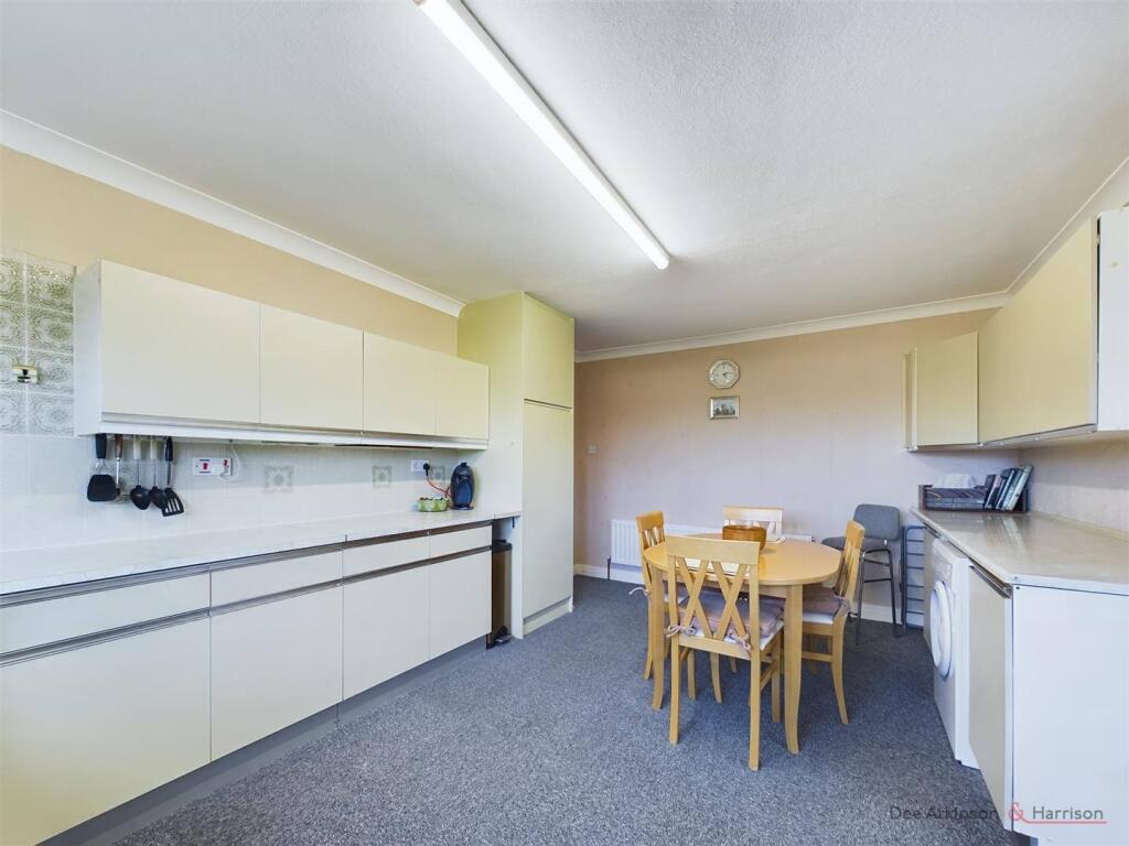 Kitchen/Dining Area