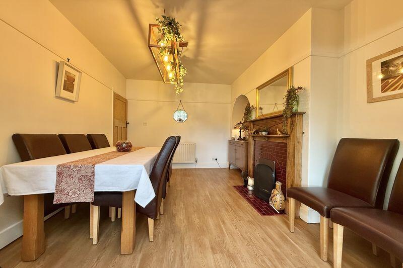 Totterdown Road, Weston - EXTENDED SUPERIOR HOME