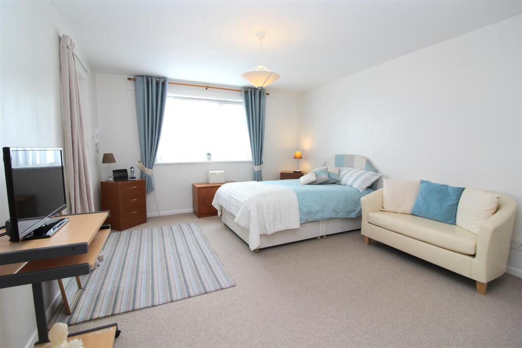 3 Dane Court - Living Room - 6 New 2020.JPG