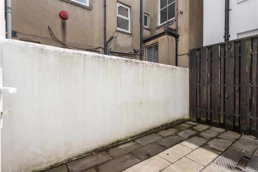 Flat 2, Wallace House-15.jpg