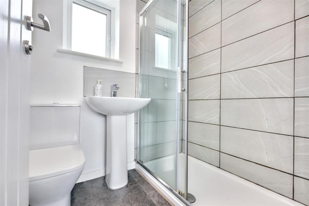 Ensuite.jpeg