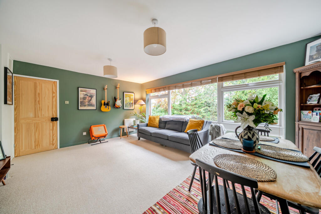 Sitting/Dining Room