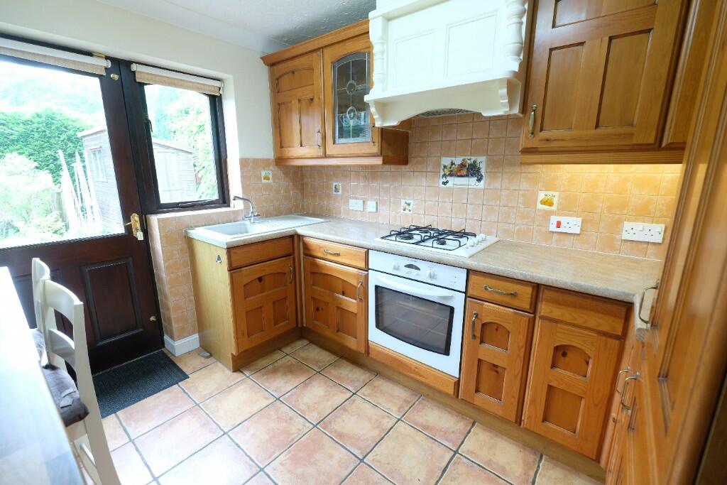 KITCHEN/BREAKFAST