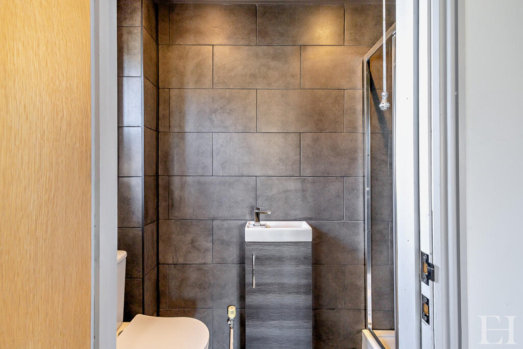 8643451-interiorW...