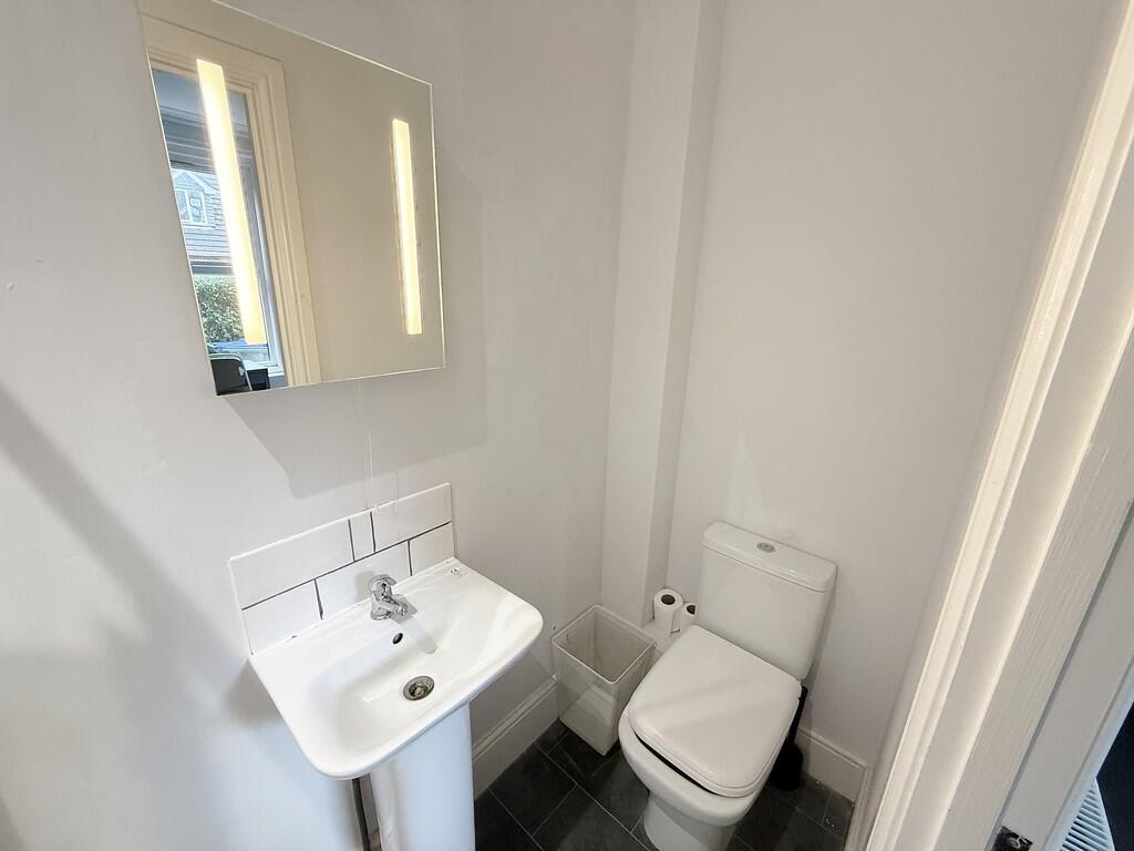 Room 1 Ensuite 