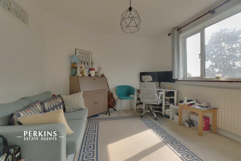 bedroom 2 .jpg