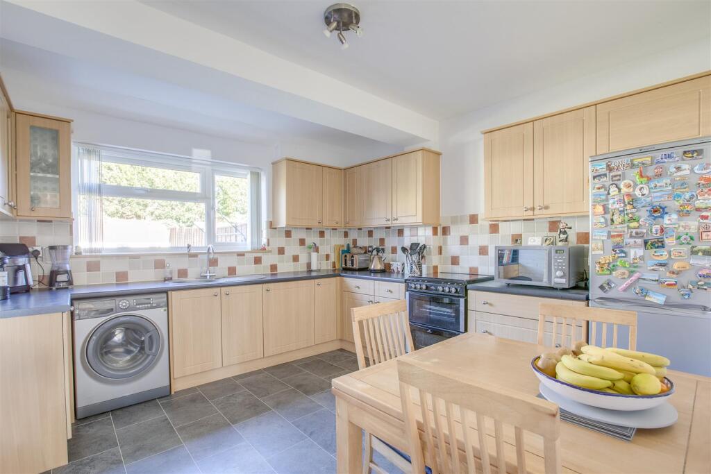 3 Jubilee Road, HP13 5TP-11.jpg