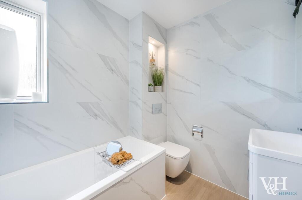 bathroom 2.jpg