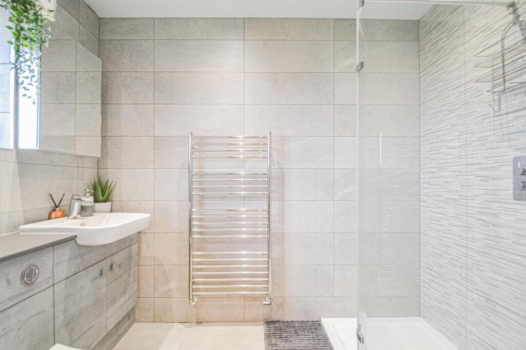 En-Suite Shower
