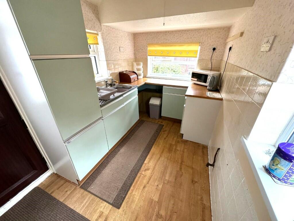 FITTED KITCHEN