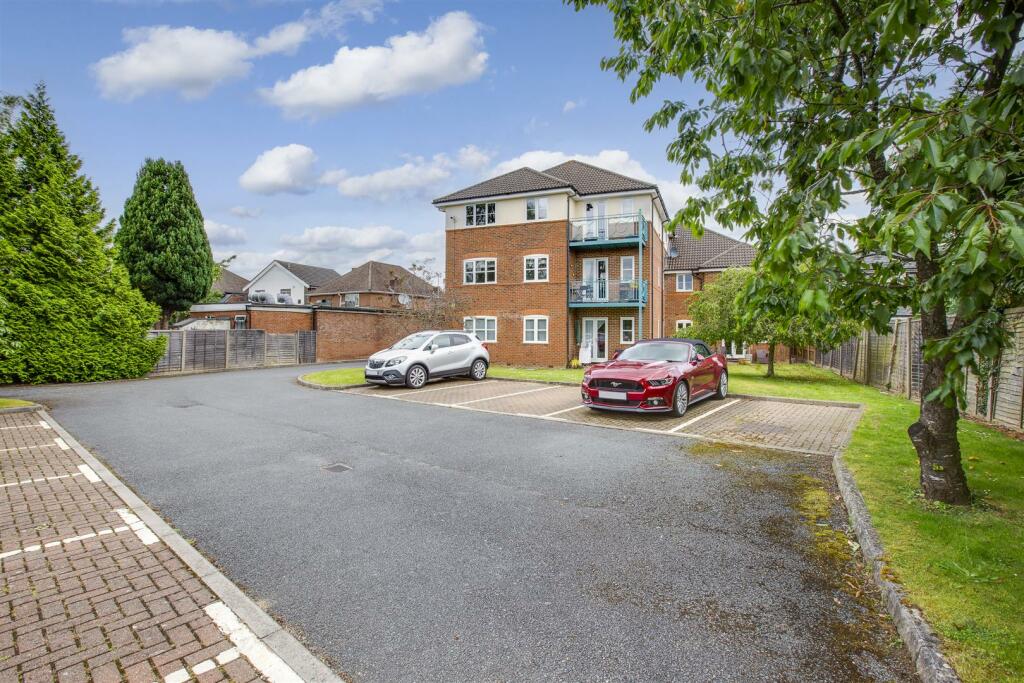 8 Midsummer Court, Penn Road, HP15 7LD-5.jpg
